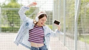 Artist Spotlights: Behind the Music