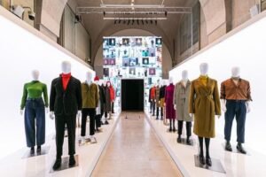 is uniqlo fast fashion